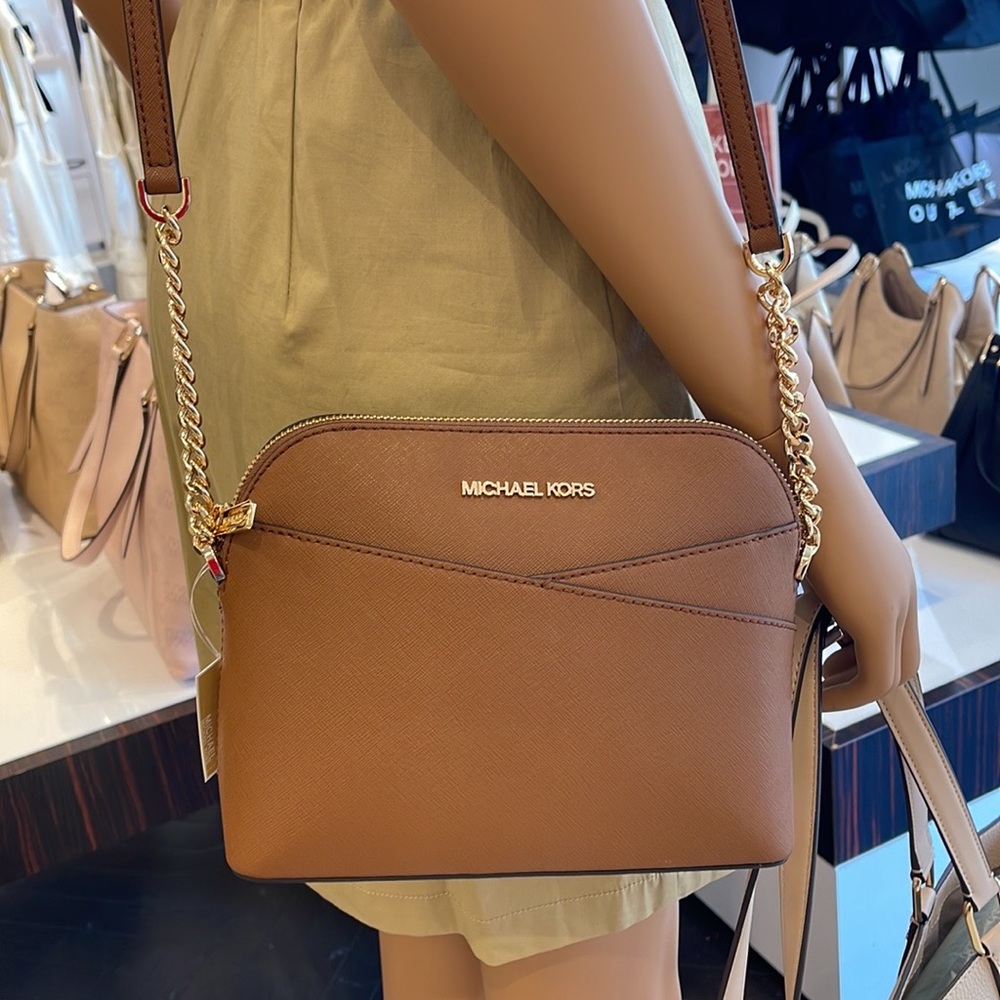 MICHAEL KORS
Jet Set Travel Medium Dome Crossbody Bag
Luggage
NWT - Picture 14 of 16
